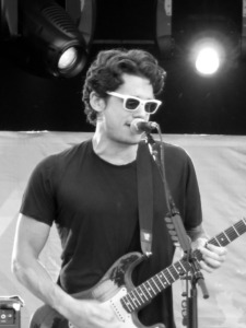 "Crossroads Festival 2010 - John Mayer" by aaronHwarren is licensed under CC BY-ND 2.0.